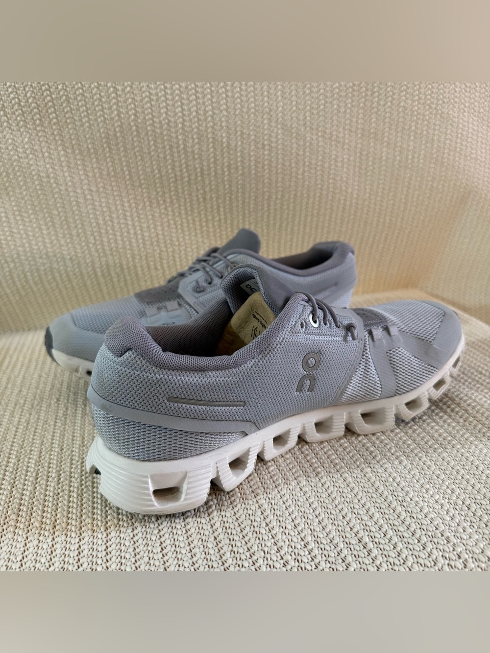 On Cloud 5 Running Shoes Gray White Women’s Size 8 EU 39 Lightweight - Picture 2 of 9